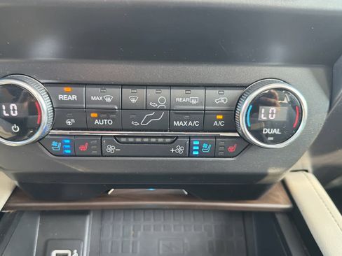 Used 2019 Ford Expedition Platinum AWD/4WD image 21