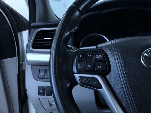 Certified 2017 Toyota Highlander XLE image 27