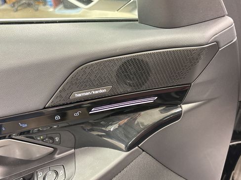 Certified 2025 BMW 530i image 22