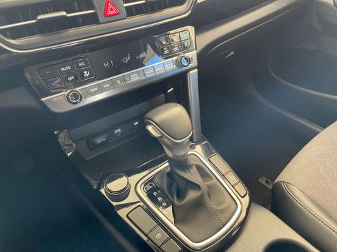 Used 2025 Kia Seltos S image 37