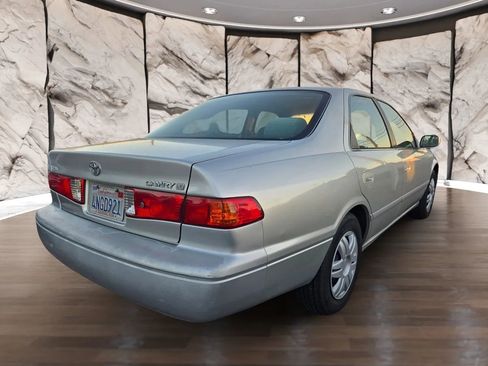 Used 2000 Toyota Camry LE image 6