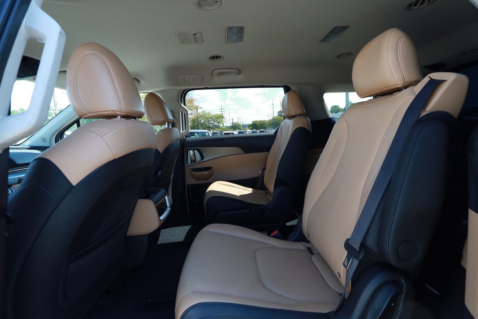 Used 2024 Kia Carnival LX FWD image 26