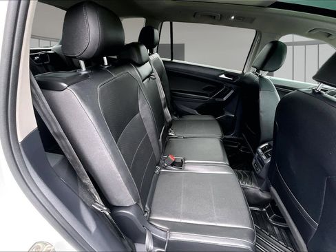 Used 2020 Volkswagen Tiguan SEL FWD image 25