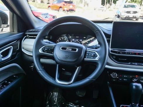 Used 2025 Jeep Compass Limited AWD/4WD image 18