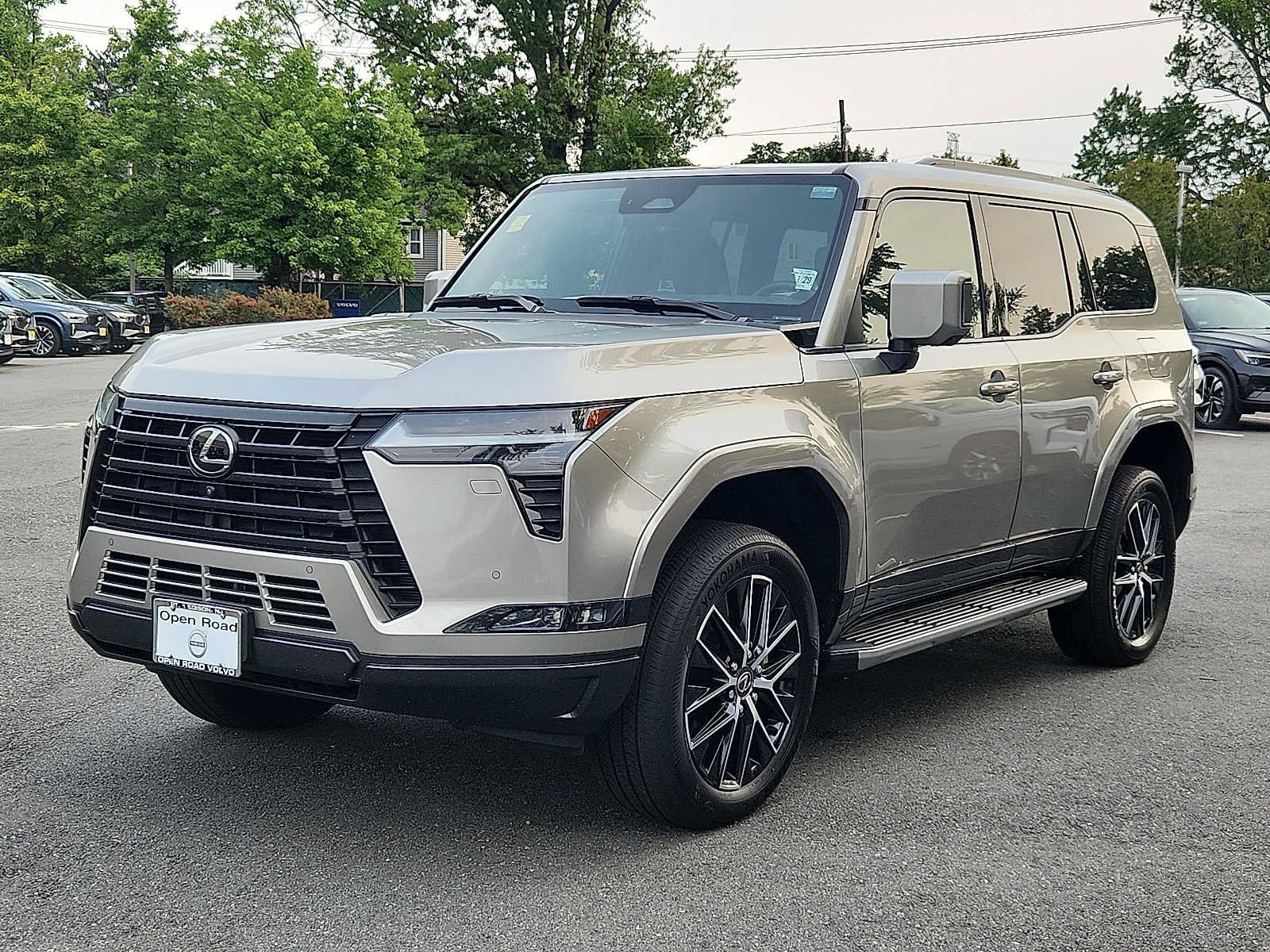 Used 2024 Lexus GX 550 w/ Accessory Package (Z1) AWD/4WD image 3