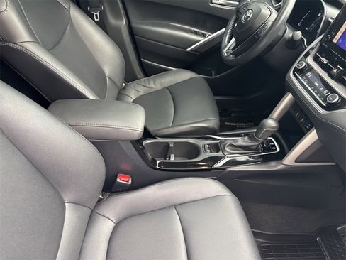 Used 2023 Toyota Corolla Cross XLE image 37