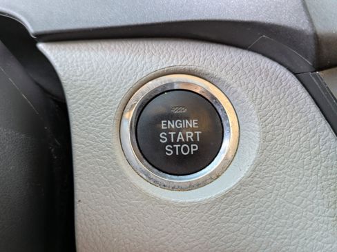 Used 2015 Toyota Sienna Limited image 29