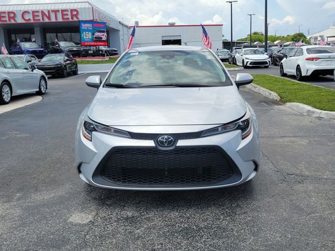 Used 2022 Toyota Corolla LE FWD image 4