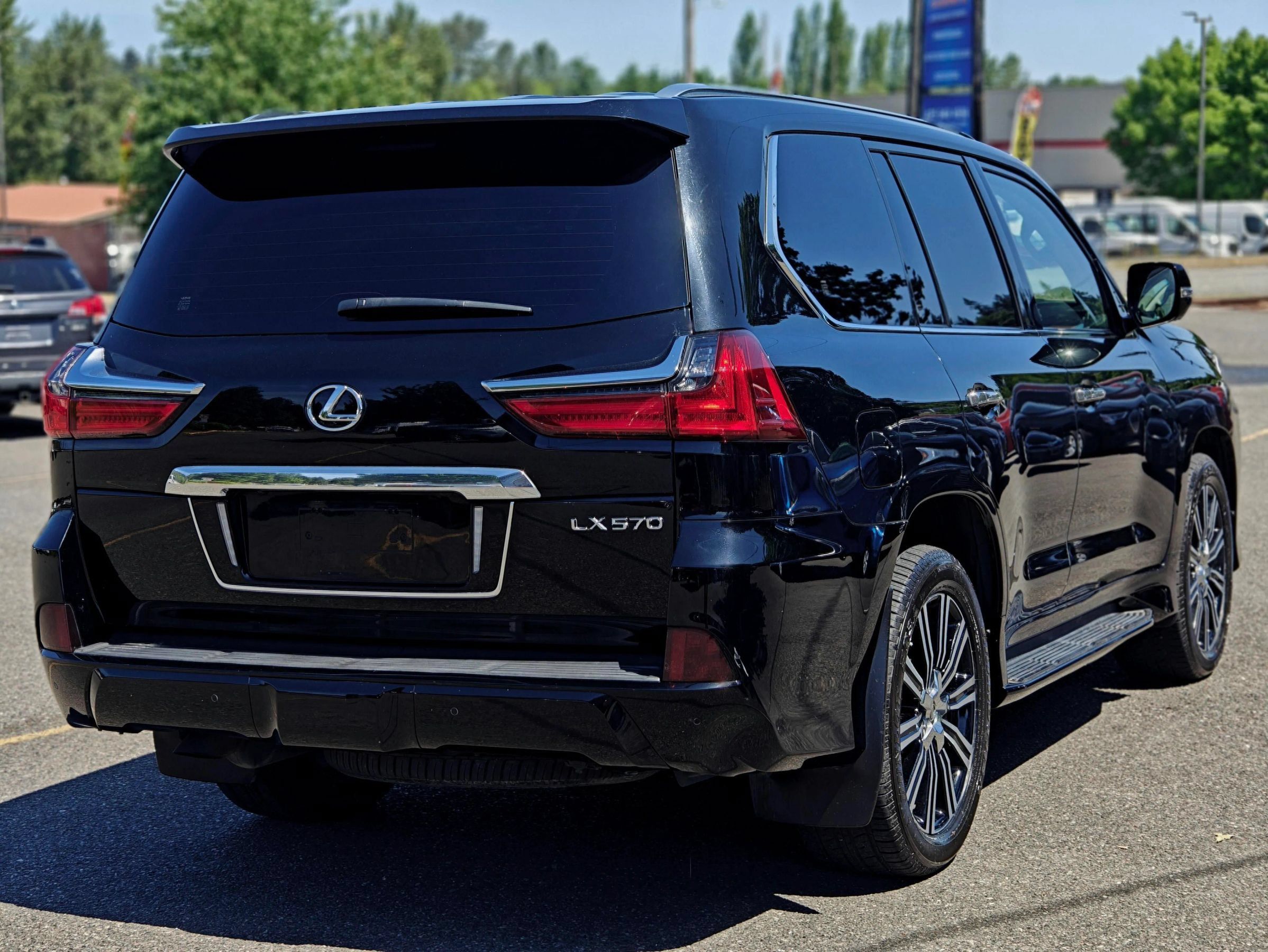 Used 2018 Lexus LX 570 4WD image 9