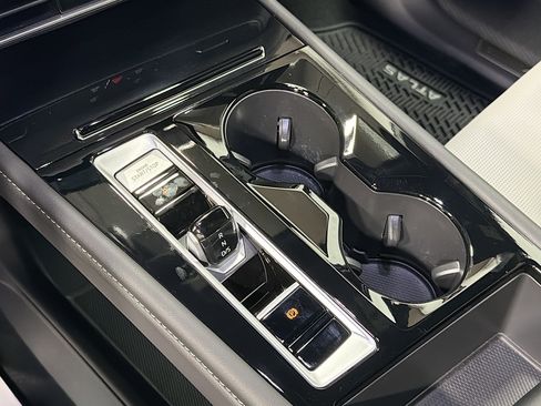 Used 2025 Volkswagen Atlas Cross Sport SEL Premium R-Line image 28