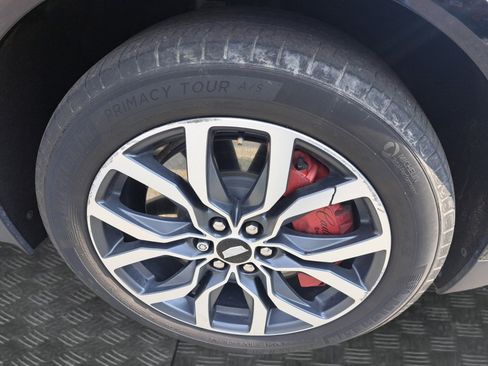 Certified 2022 Cadillac XT5 Sportv w/ LPO, ONYX Package image 15