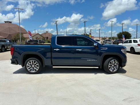 Used 2023 GMC Sierra 1500 Denali w/ Denali Reserve Package AWD/4WD image 2