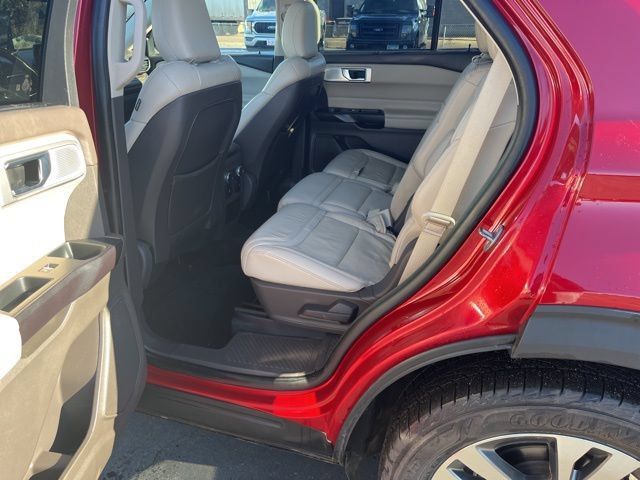 Used 2020 Ford Explorer Platinum w/ Premium Technology Package AWD/4WD image 6