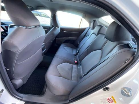 Used 2018 Toyota Camry LE image 9