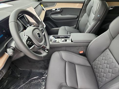 New 2026 Volvo XC90 T8 Plus w/ Protection Package AWD/4WD image 4