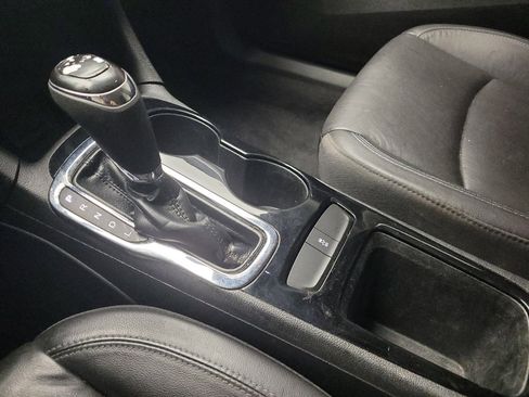 Used 2018 Chevrolet Cruze Premier FWD image 26