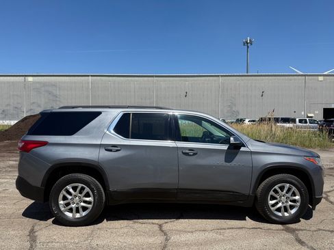 Used 2020 Chevrolet Traverse LT FWD image 2