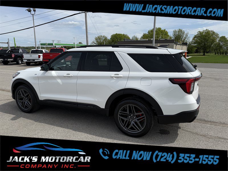 Used 2025 Ford Explorer ST-Line w/ ST-Line Street Pack AWD/4WD image 9