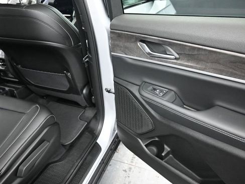 New 2025 Jeep Grand Cherokee L Limited w/ Black Appearance Package image 21