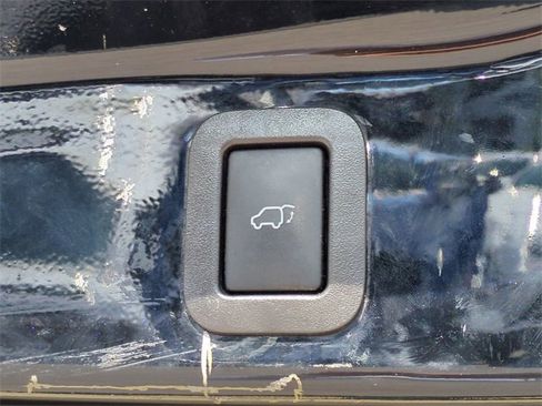 Used 2018 Toyota Highlander XLE image 15