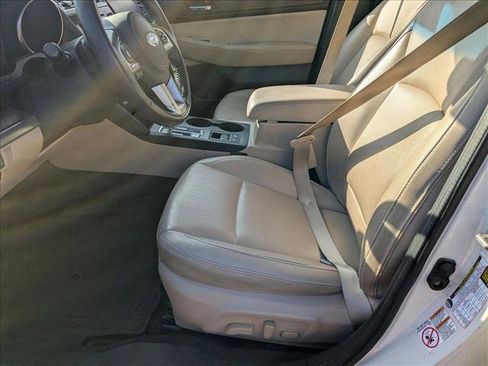 Used 2017 Subaru Outback 2.5i Limited image 16