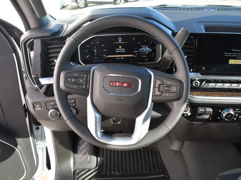 New 2026 GMC Sierra 1500 SLE w/ Preferred Package image 17