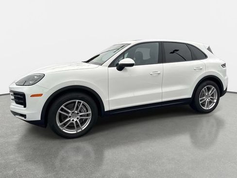 Used 2024 Porsche Cayenne w/ Premium Package AWD/4WD image 2