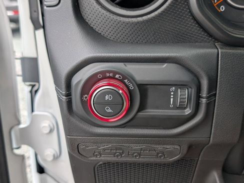 Used 2024 Jeep Gladiator Rubicon image 23