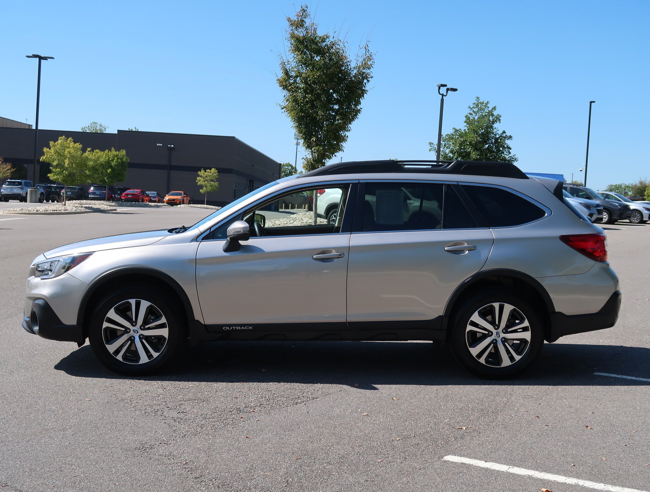 Used 2018 Subaru Outback 2.5i Limited AWD/4WD image 5
