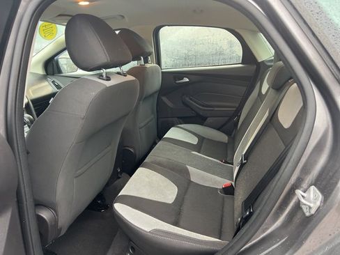 Used 2014 Ford Focus SE w/ SE Sport Package image 12