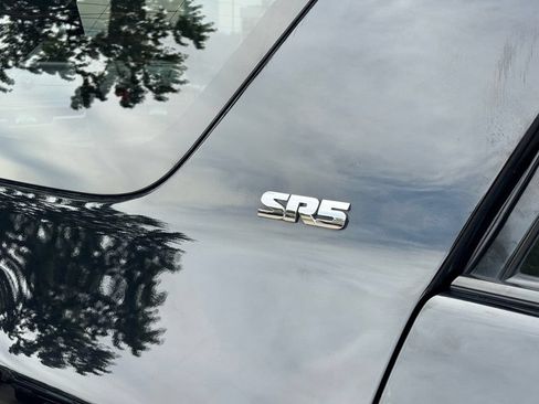 Used 2019 Toyota 4Runner SR5 AWD/4WD image 11