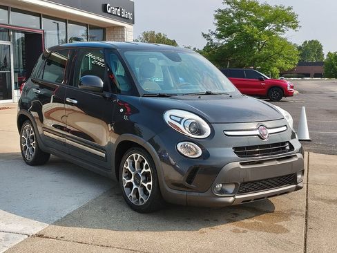 Used 2014 FIAT 500L Trekking w/ Popular Equipment Group FWD image 3