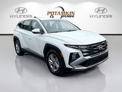 Certified 2026 Hyundai Tucson SE FWD image 3