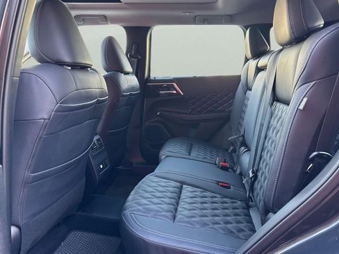 Used 2025 Mitsubishi Outlander SEL image 5