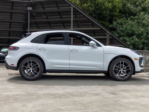 Certified 2025 Porsche Macan AWD/4WD image 12