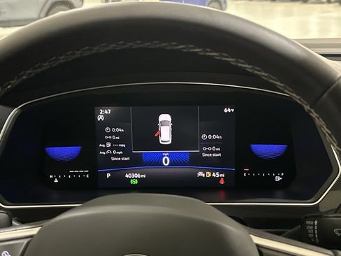 Certified 2023 Volkswagen Tiguan SE R-Line image 28