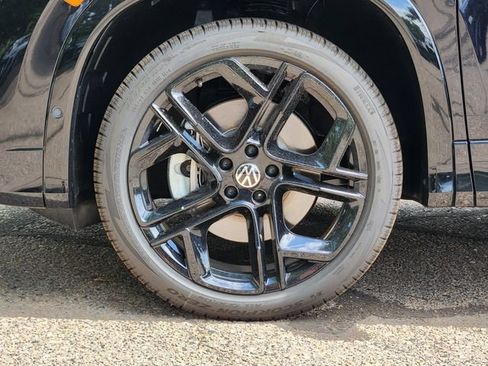 New 2026 Volkswagen Tiguan SE R-Line AWD/4WD image 9