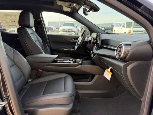 New 2026 Chevrolet Equinox LT w/ Convenience Package II FWD image 3