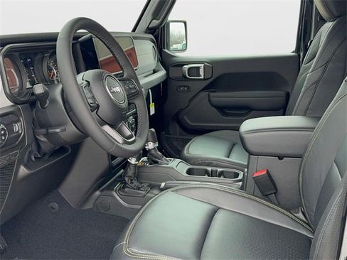 New 2026 Jeep Gladiator Sport image 25