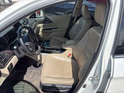 Used 2016 Honda Accord Touring image 15