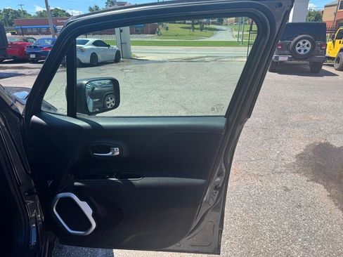 Used 2020 Jeep Renegade Sport w/ Sport Appearance Group FWD image 22