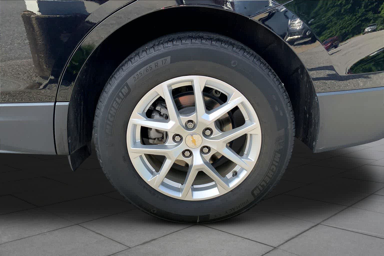 Used 2024 Chevrolet Equinox LS FWD image 11