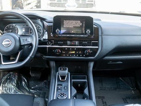 Used 2025 Nissan Pathfinder SV AWD/4WD image 13