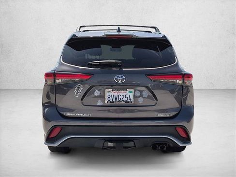 Used 2021 Toyota Highlander XSE AWD/4WD image 6