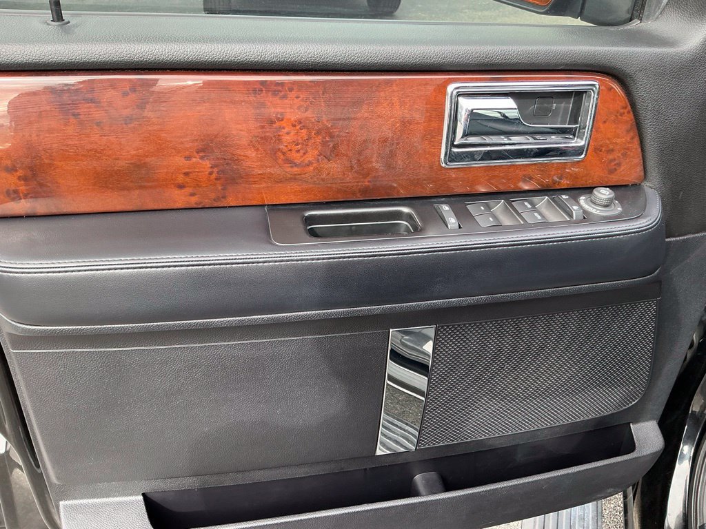 Used 2017 Lincoln Navigator Select AWD/4WD image 11