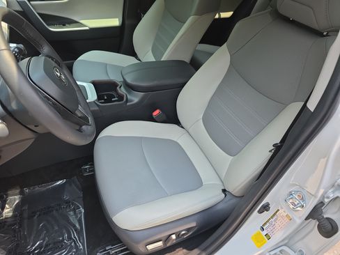 Used 2025 Toyota RAV4 Limited w/ Advanced Technology Package FWD image 15