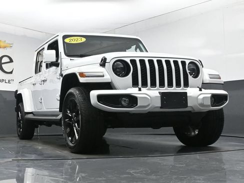 Used 2023 Jeep Gladiator Overland AWD/4WD image 3