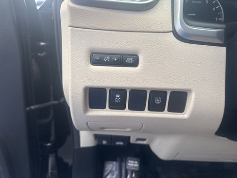 Used 2023 Nissan Murano SV image 15