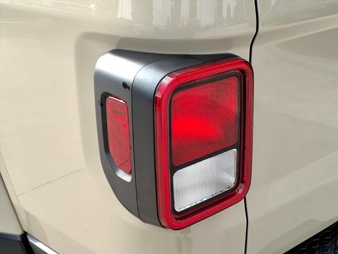 Used 2022 Jeep Gladiator Sport AWD/4WD image 12