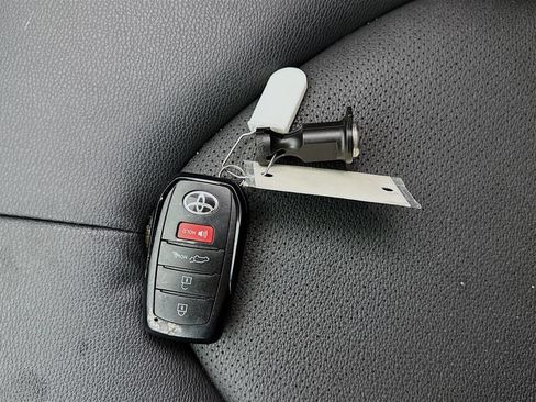 Used 2025 Toyota Grand Highlander FWD image 32